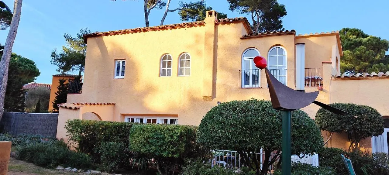 Villa Casa Con Jardin A 30 Metros De La Playa. At. Palamós
